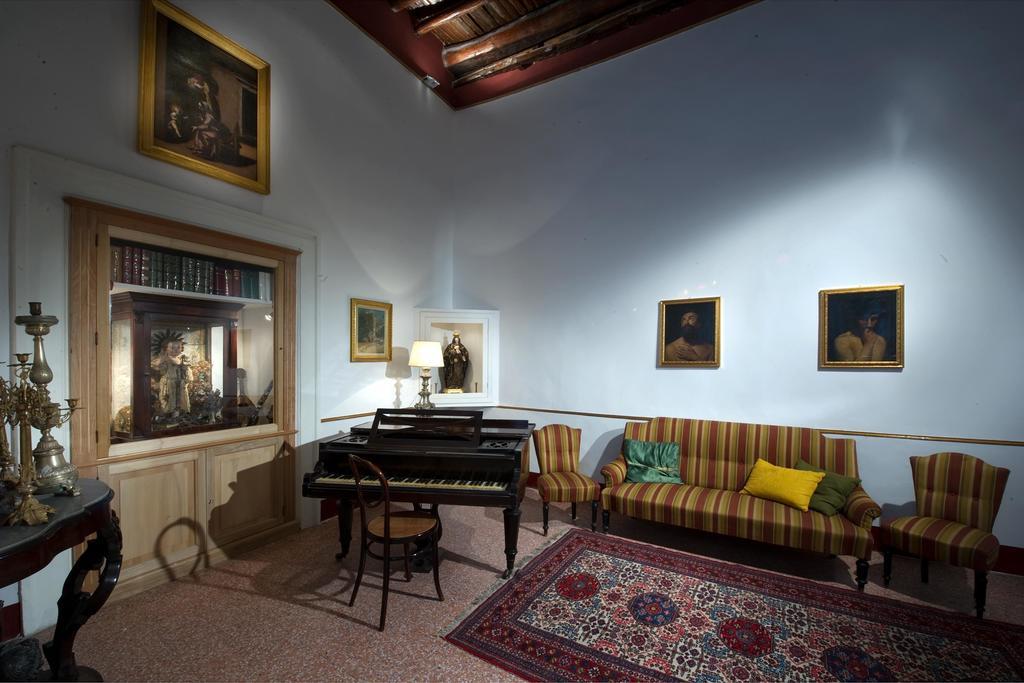 Apartamento Domus Decumana A Palazzo Petrucci